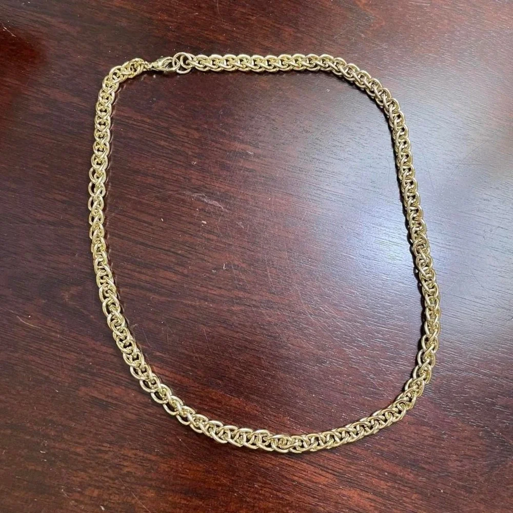 Vintage Gold tone chain necklace-like Reese Witherspoon’s from the Morning Show!